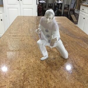 Llardro statue - Charmingness